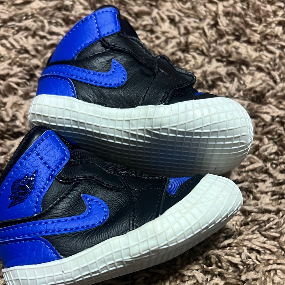 3c Nike crib booties